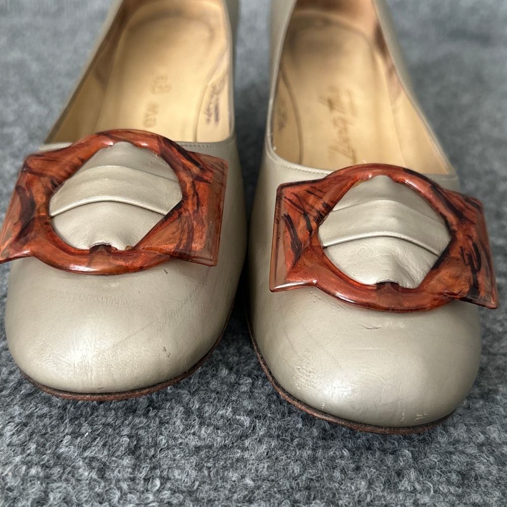 Vintage 60s Andrew Geller Pumps Womens 8B Beige Leather Buckle Kitten Heel Shoes - Picture 9 of 14
